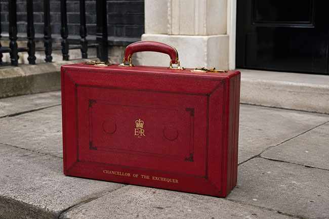 Budget 2025 chancellor briefcase
